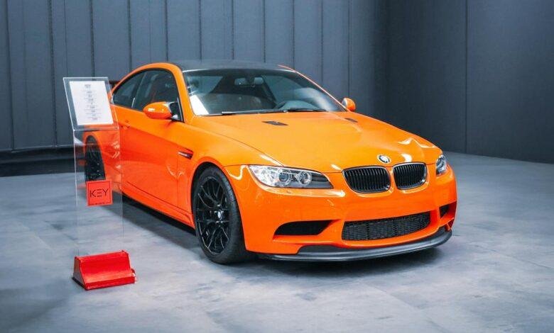 BMW iX3 Neue Klasse debuts with 400-mile range and 800V charging. First look at BMWs next-gen electric SUV. What you need to know.